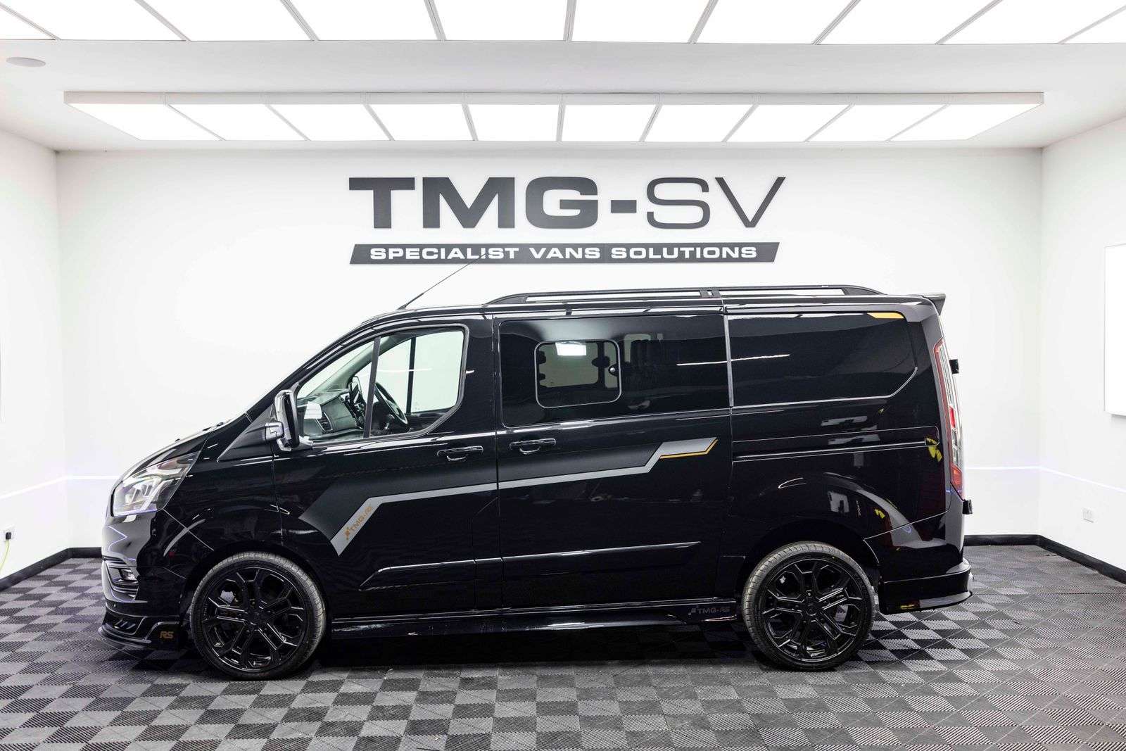 A 2020 FORD TRANSIT CUSTOM 2.0 300 TRANSIT CUSTOM Limited Crew Van Double Cab 5dr Diesel Manual L1 H1 Euro 6 6 SEAT 170PS TMG RS SPORT A 2020 FORD TRANSIT CUSTOM 2.0 300 TRANSIT CUSTOM Limited Crew Van Double Cab 5dr Diesel Manual L1 H1 Euro 6 6 SEAT 170PS TMG RS SPORT