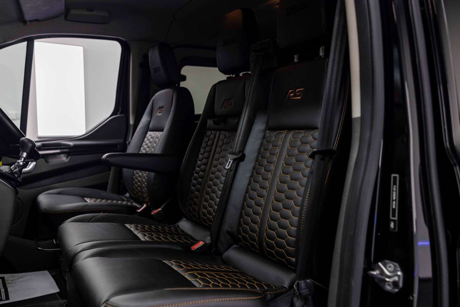 A 2020 FORD TRANSIT CUSTOM 2.0 300 TRANSIT CUSTOM Limited Crew Van Double Cab 5dr Diesel Manual L1 H1 Euro 6 6 SEAT 170PS TMG RS SPORT A 2020 FORD TRANSIT CUSTOM 2.0 300 TRANSIT CUSTOM Limited Crew Van Double Cab 5dr Diesel Manual L1 H1 Euro 6 6 SEAT 170PS TMG RS SPORT