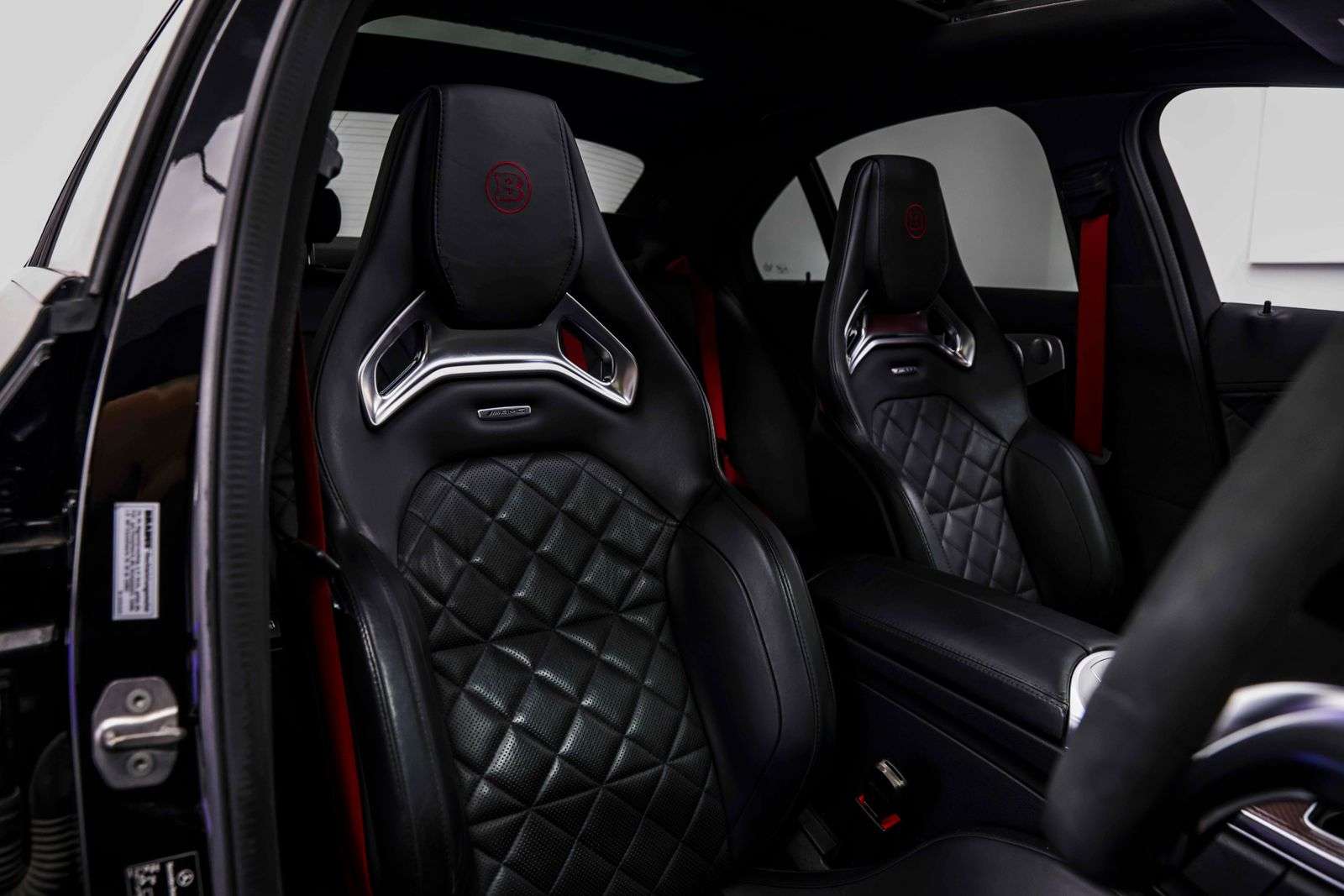 A 2016 MERCEDES-BENZ C CLASS 4.0 C63 V8 BiTurbo AMG S Edition 1 Saloon 4dr Petrol BRABUS 700 A 2016 MERCEDES-BENZ C CLASS 4.0 C63 V8 BiTurbo AMG S Edition 1 Saloon 4dr Petrol BRABUS 700