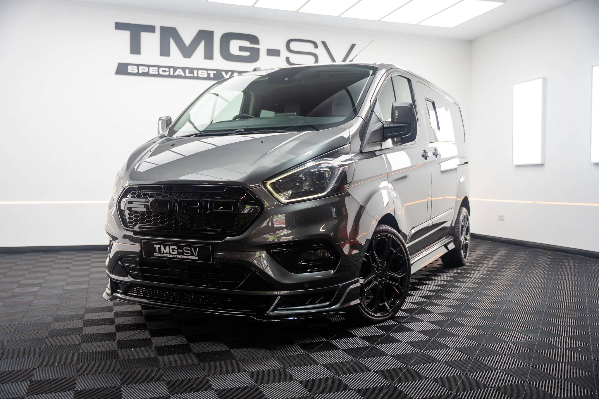 A 2022 FORD TRANSIT CUSTOM 2.0 TRANSIT CUSTOM EcoBlue Limited KOMBI VAN 5dr Diesel Auto L1 H1 Euro 6 RS SPORT A 2022 FORD TRANSIT CUSTOM 2.0 TRANSIT CUSTOM EcoBlue Limited KOMBI VAN 5dr Diesel Auto L1 H1 Euro 6 RS SPORT