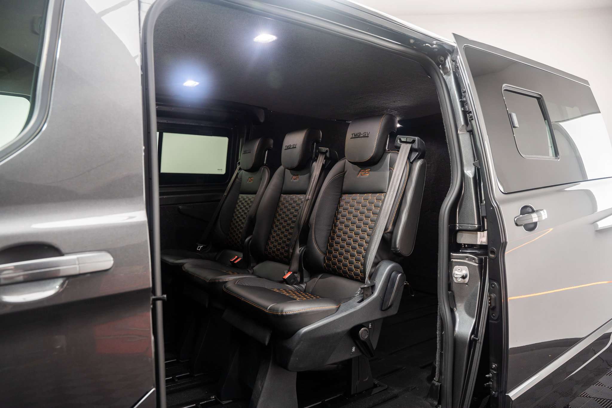 A 2022 FORD TRANSIT CUSTOM 2.0 TRANSIT CUSTOM EcoBlue Limited KOMBI VAN 5dr Diesel Auto L1 H1 Euro 6 RS SPORT A 2022 FORD TRANSIT CUSTOM 2.0 TRANSIT CUSTOM EcoBlue Limited KOMBI VAN 5dr Diesel Auto L1 H1 Euro 6 RS SPORT