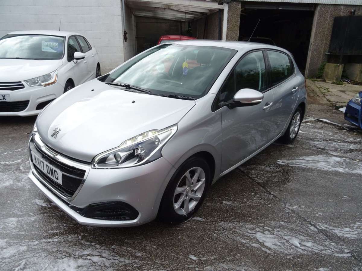 Check out this Peugeot 208 2017 Diesel Manual