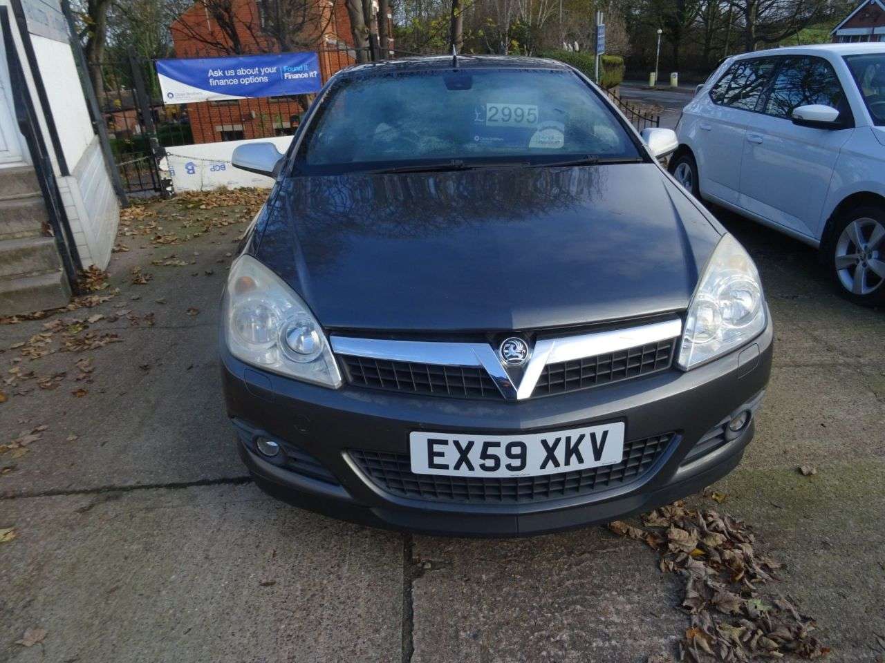 A 2009 VAUXHALL ASTRA 1.8i Design Twin Top 2dr Petrol Manual (185 g/km, 138 bhp) A 2009 VAUXHALL ASTRA 1.8i Design Twin Top 2dr Petrol Manual (185 g/km, 138 bhp)