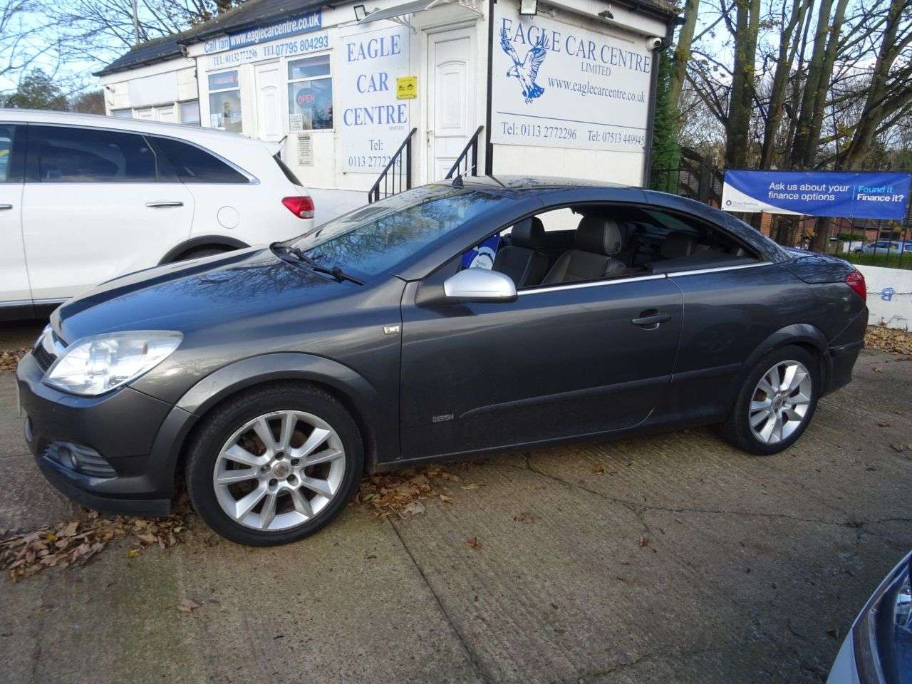 A 2009 VAUXHALL ASTRA 1.8i Design Twin Top 2dr Petrol Manual (185 g/km, 138 bhp) A 2009 VAUXHALL ASTRA 1.8i Design Twin Top 2dr Petrol Manual (185 g/km, 138 bhp)