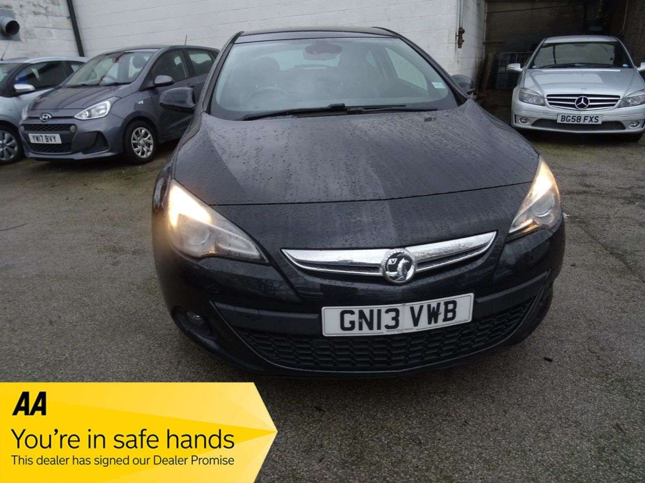 A 2013 VAUXHALL ASTRA GTC 2.0 CDTi SRi Coupe 3dr Diesel Manual Euro 5 (s/s) (165 ps) , BEST COLOUR A 2013 VAUXHALL ASTRA GTC 2.0 CDTi SRi Coupe 3dr Diesel Manual Euro 5 (s/s) (165 ps) , BEST COLOUR