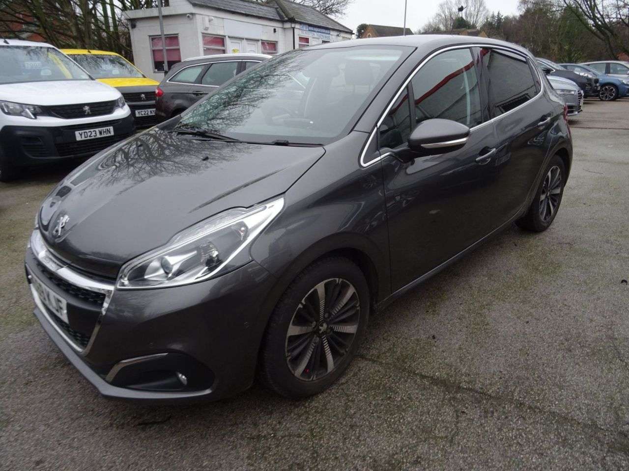 A 2019 PEUGEOT 208 1.2 PureTech Tech Edition Hatchback 5dr Petrol Manual Euro 6 (s/s) (82 ps) A 2019 PEUGEOT 208 1.2 PureTech Tech Edition Hatchback 5dr Petrol Manual Euro 6 (s/s) (82 ps)