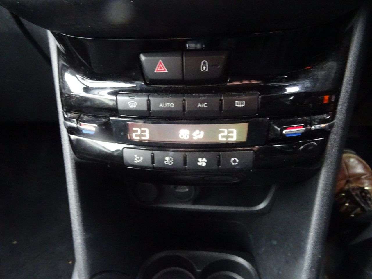 2019 PEUGEOT 208 2019 PEUGEOT 208