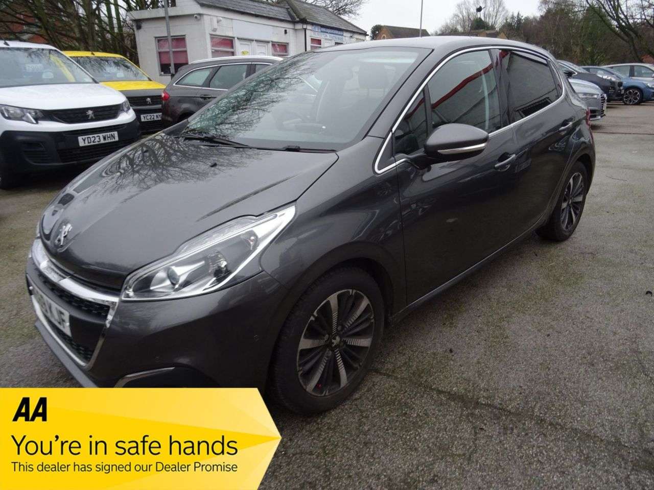 A 2019 PEUGEOT 208 1.2 PureTech Tech Edition Hatchback 5dr Petrol Manual Euro 6 (s/s) (82 ps) A 2019 PEUGEOT 208 1.2 PureTech Tech Edition Hatchback 5dr Petrol Manual Euro 6 (s/s) (82 ps)
