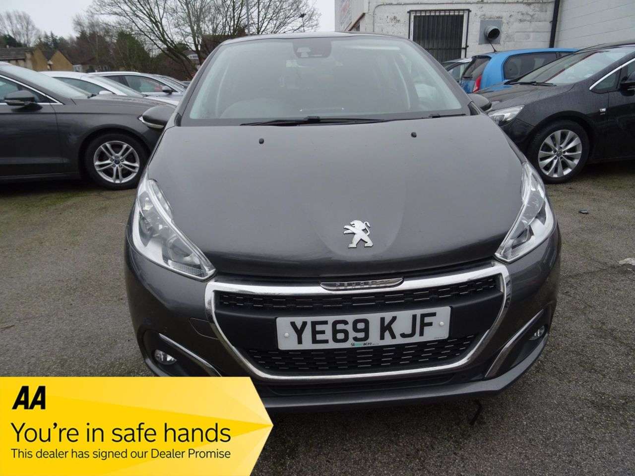 A 2019 PEUGEOT 208 1.2 PureTech Tech Edition Hatchback 5dr Petrol Manual Euro 6 (s/s) (82 ps) A 2019 PEUGEOT 208 1.2 PureTech Tech Edition Hatchback 5dr Petrol Manual Euro 6 (s/s) (82 ps)