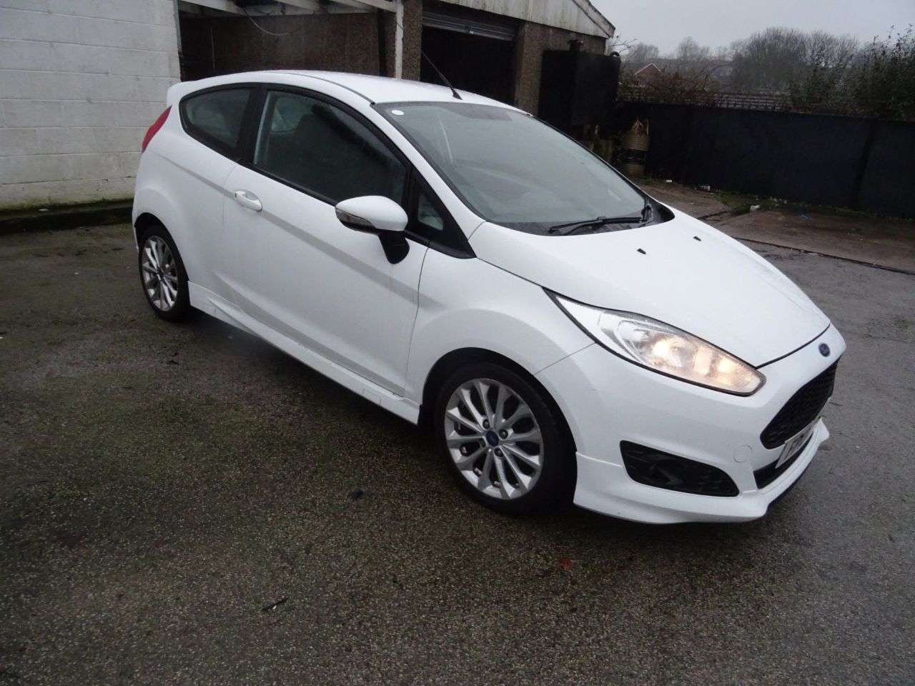A 2013 FORD FIESTA 1.6 TDCi Zetec S Hatchback 3dr Diesel Manual Euro 5 (95 ps) A 2013 FORD FIESTA 1.6 TDCi Zetec S Hatchback 3dr Diesel Manual Euro 5 (95 ps)