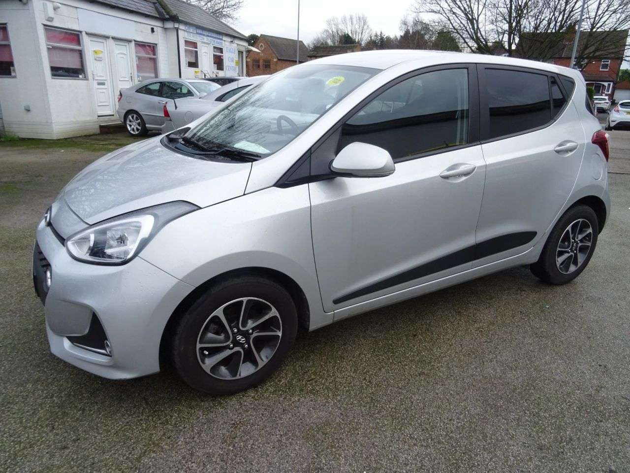 A 2019 HYUNDAI I10 1.0 Premium Hatchback 5dr Petrol Manual Euro 6 (67 ps) A 2019 HYUNDAI I10 1.0 Premium Hatchback 5dr Petrol Manual Euro 6 (67 ps)