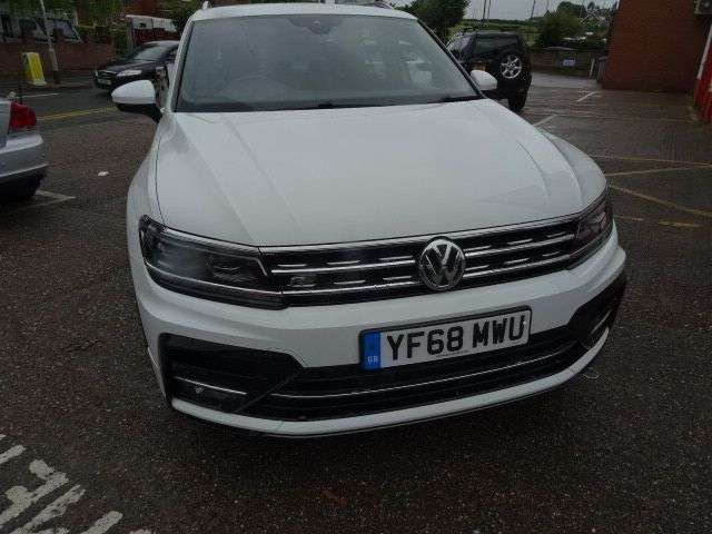 A 2018 VOLKSWAGEN TIGUAN 2.0 TDI R-Line SUV 5dr Diesel DSG 4Motion Euro 6 (s/s) (150 ps) ,FULL SERVI A 2018 VOLKSWAGEN TIGUAN 2.0 TDI R-Line SUV 5dr Diesel DSG 4Motion Euro 6 (s/s) (150 ps) ,FULL SERVI