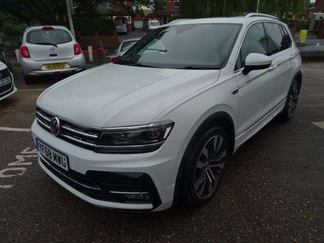 A 2018 VOLKSWAGEN TIGUAN 2.0 TDI R-Line SUV 5dr Diesel DSG 4Motion Euro 6 (s/s) (150 ps) ,FULL SERVI A 2018 VOLKSWAGEN TIGUAN 2.0 TDI R-Line SUV 5dr Diesel DSG 4Motion Euro 6 (s/s) (150 ps) ,FULL SERVI