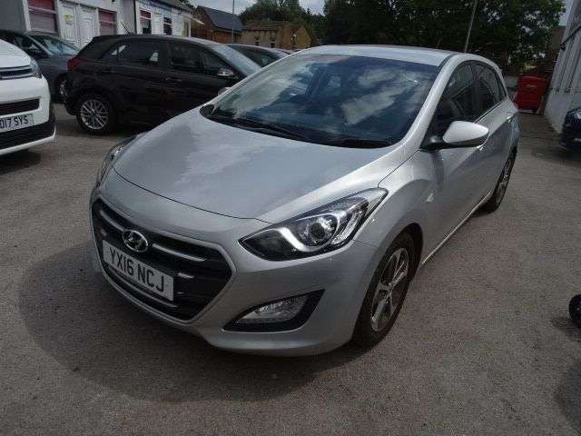 A 2016 HYUNDAI I30 1.4 Blue Drive SE Hatchback 5dr Petrol Manual Euro 6 (s/s) (100 ps) FULL HI A 2016 HYUNDAI I30 1.4 Blue Drive SE Hatchback 5dr Petrol Manual Euro 6 (s/s) (100 ps) FULL HI