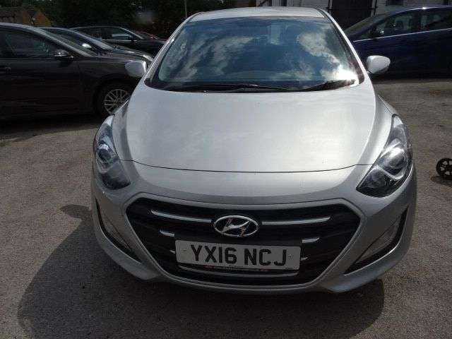 A 2016 HYUNDAI I30 1.4 Blue Drive SE Hatchback 5dr Petrol Manual Euro 6 (s/s) (100 ps) FULL HI A 2016 HYUNDAI I30 1.4 Blue Drive SE Hatchback 5dr Petrol Manual Euro 6 (s/s) (100 ps) FULL HI