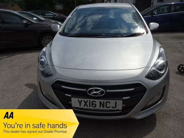 A 2016 HYUNDAI I30 1.4 Blue Drive SE Hatchback 5dr Petrol Manual Euro 6 (s/s) (100 ps) FULL HI A 2016 HYUNDAI I30 1.4 Blue Drive SE Hatchback 5dr Petrol Manual Euro 6 (s/s) (100 ps) FULL HI
