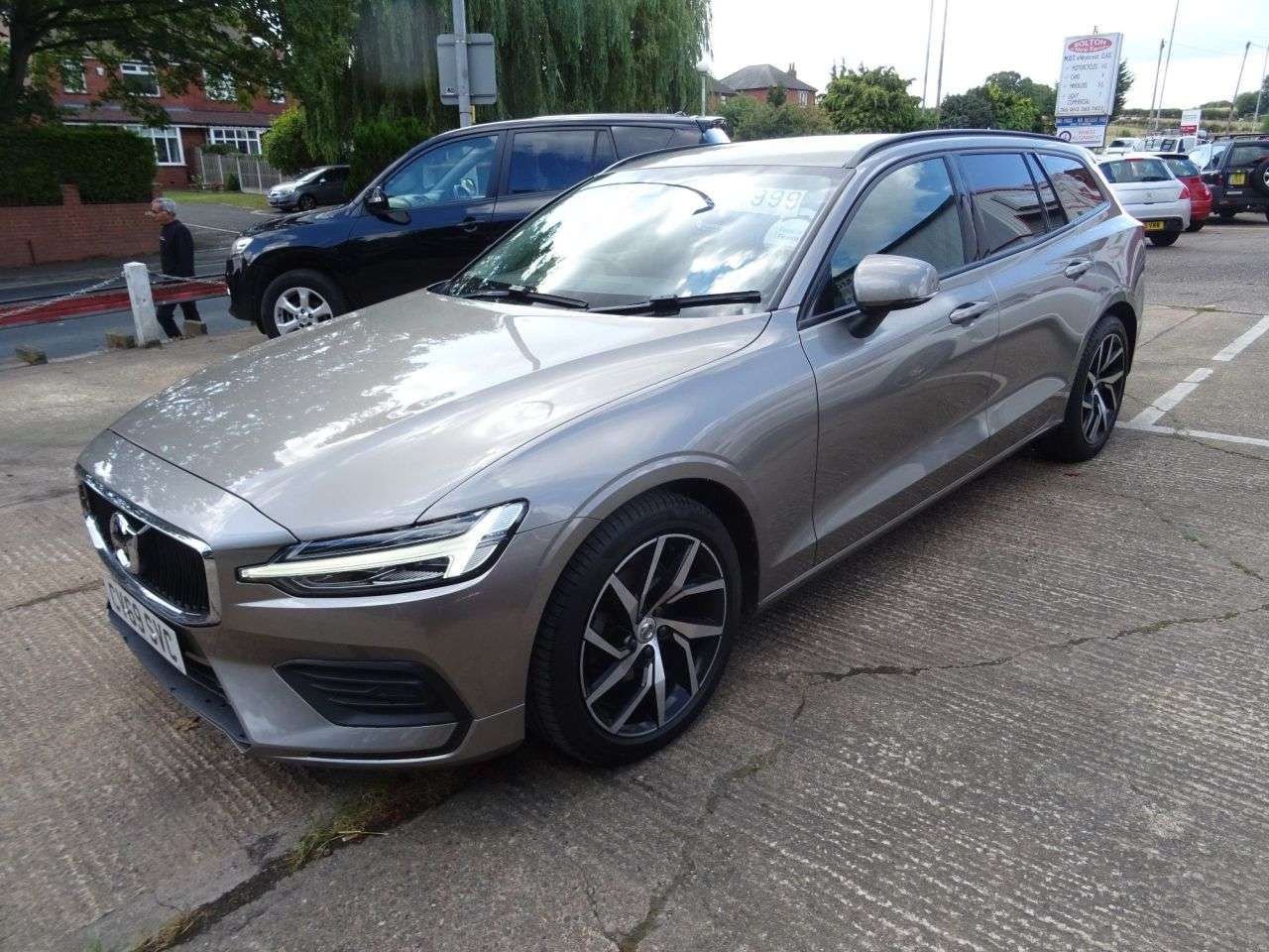 A 2019 VOLVO V60 2.0 D4 Momentum Estate 5dr Diesel Auto Euro 6 (s/s) (190 ps) ,FULL SERVICE A 2019 VOLVO V60 2.0 D4 Momentum Estate 5dr Diesel Auto Euro 6 (s/s) (190 ps) ,FULL SERVICE