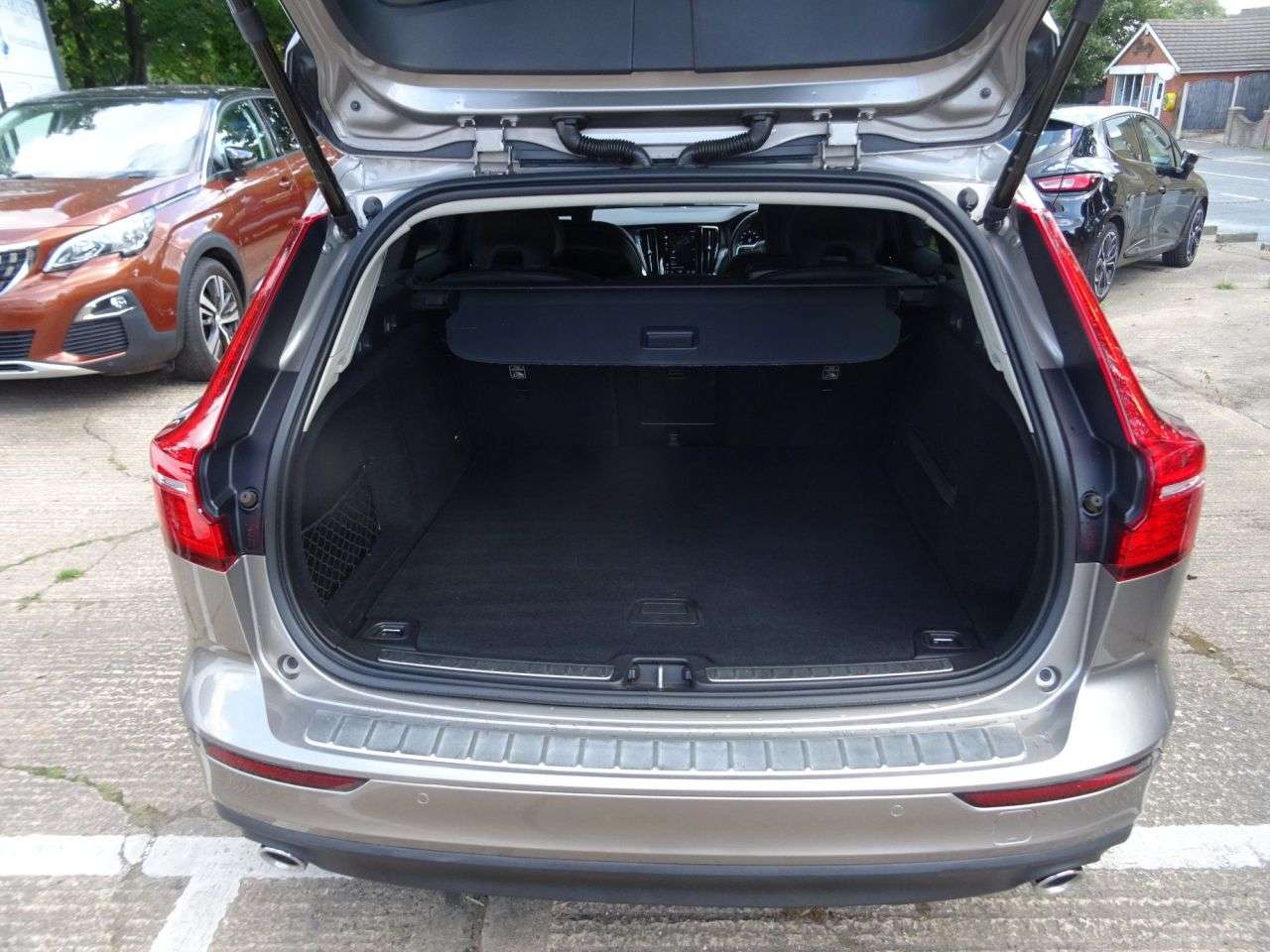 2019 VOLVO V60 2019 VOLVO V60
