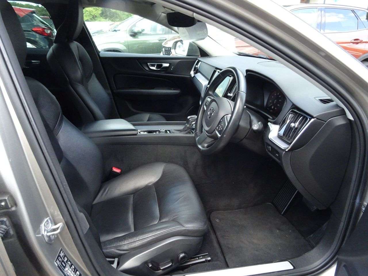2019 VOLVO V60 2019 VOLVO V60