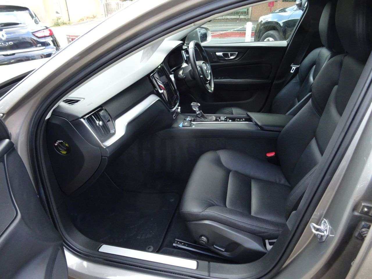 2019 VOLVO V60 2019 VOLVO V60