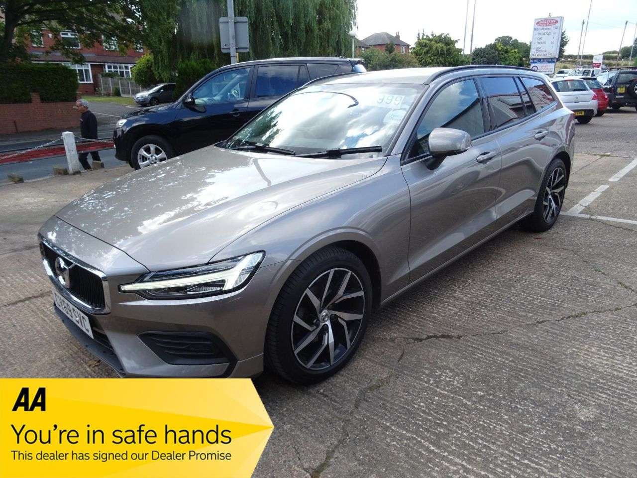 A 2019 VOLVO V60 2.0 D4 Momentum Estate 5dr Diesel Auto Euro 6 (s/s) (190 ps) ,FULL SERVICE A 2019 VOLVO V60 2.0 D4 Momentum Estate 5dr Diesel Auto Euro 6 (s/s) (190 ps) ,FULL SERVICE