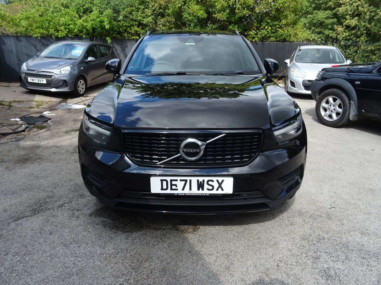 A 2021 VOLVO XC40 2.0 B4 MHEV R-Design SUV 5dr Petrol Hybrid Auto Euro 6 (s/s) (197 ps) 1 OWN A 2021 VOLVO XC40 2.0 B4 MHEV R-Design SUV 5dr Petrol Hybrid Auto Euro 6 (s/s) (197 ps) 1 OWN