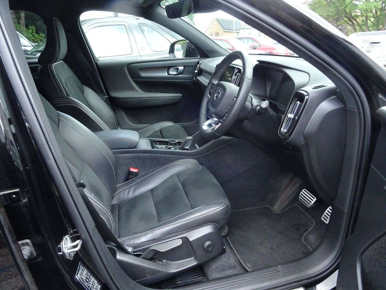 2021 VOLVO XC40 2021 VOLVO XC40