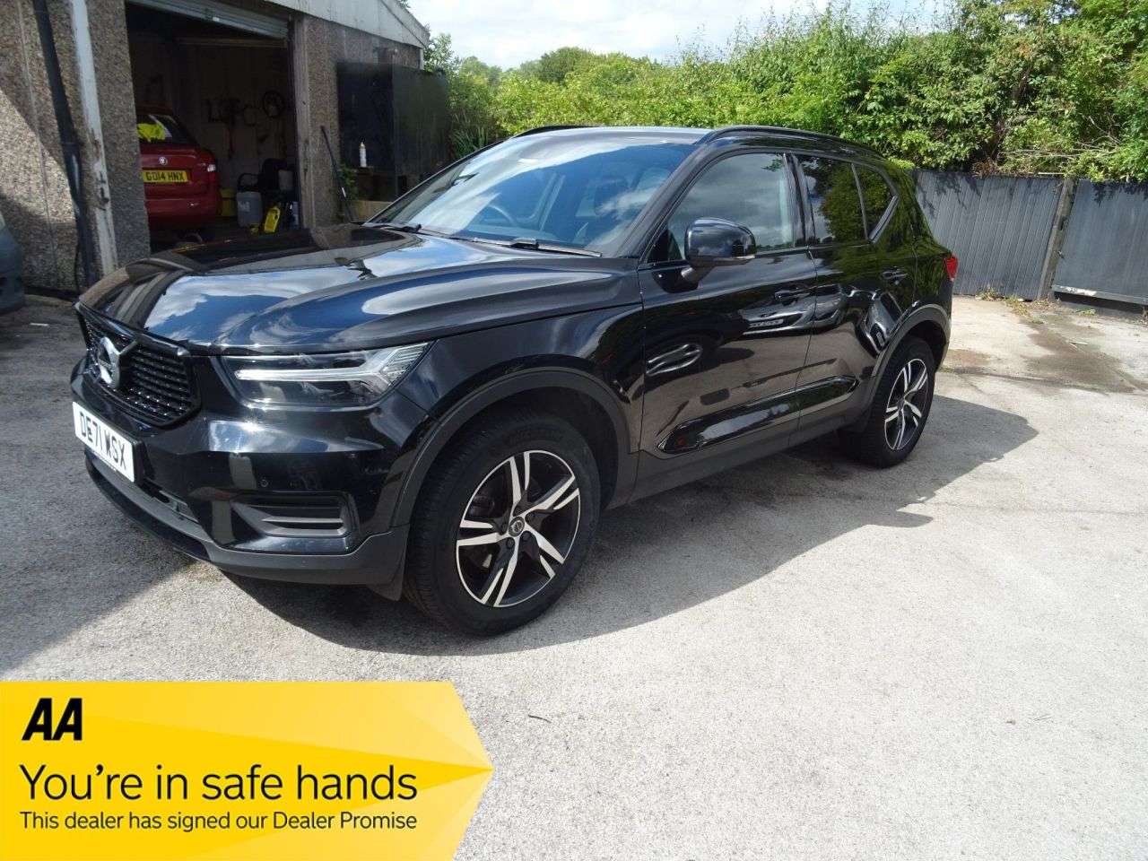 A 2021 VOLVO XC40 2.0 B4 MHEV R-Design SUV 5dr Petrol Hybrid Auto Euro 6 (s/s) (197 ps) 1 OWN A 2021 VOLVO XC40 2.0 B4 MHEV R-Design SUV 5dr Petrol Hybrid Auto Euro 6 (s/s) (197 ps) 1 OWN