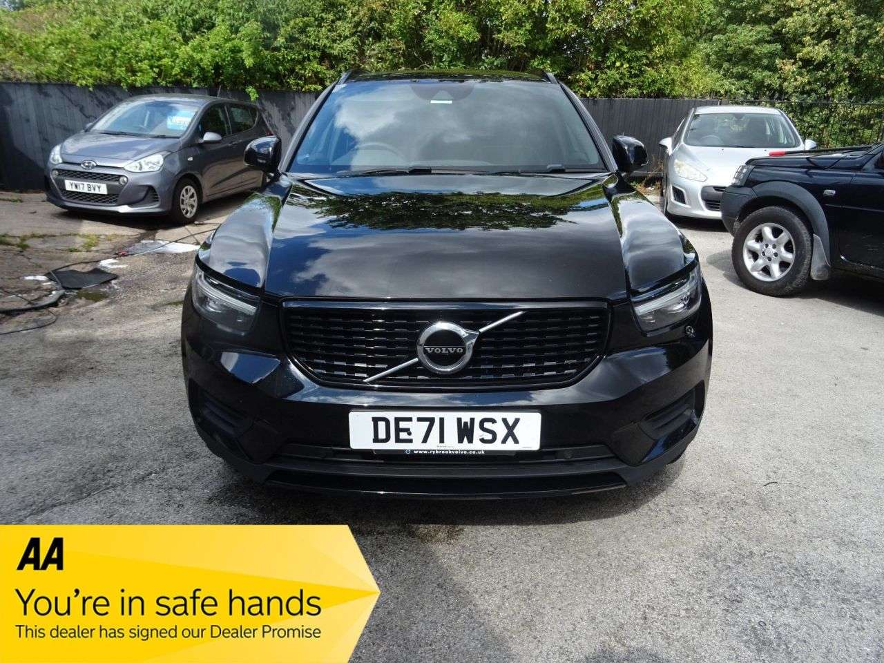 A 2021 VOLVO XC40 2.0 B4 MHEV R-Design SUV 5dr Petrol Hybrid Auto Euro 6 (s/s) (197 ps) 1 OWN A 2021 VOLVO XC40 2.0 B4 MHEV R-Design SUV 5dr Petrol Hybrid Auto Euro 6 (s/s) (197 ps) 1 OWN