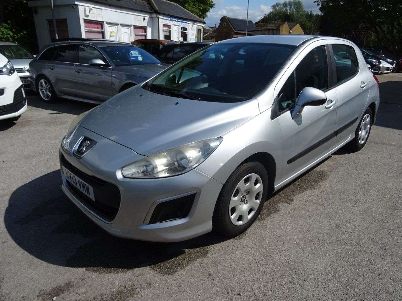 A 2013 PEUGEOT 308 1.6 HDi Access Hatchback 5dr Diesel Manual Euro 5 (92 ps) A 2013 PEUGEOT 308 1.6 HDi Access Hatchback 5dr Diesel Manual Euro 5 (92 ps)