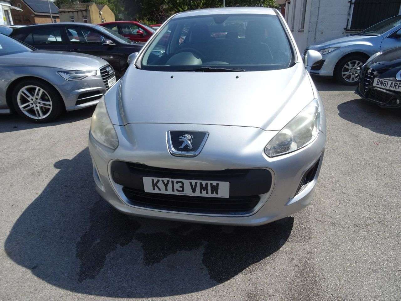 A 2013 PEUGEOT 308 1.6 HDi Access Hatchback 5dr Diesel Manual Euro 5 (92 ps) A 2013 PEUGEOT 308 1.6 HDi Access Hatchback 5dr Diesel Manual Euro 5 (92 ps)
