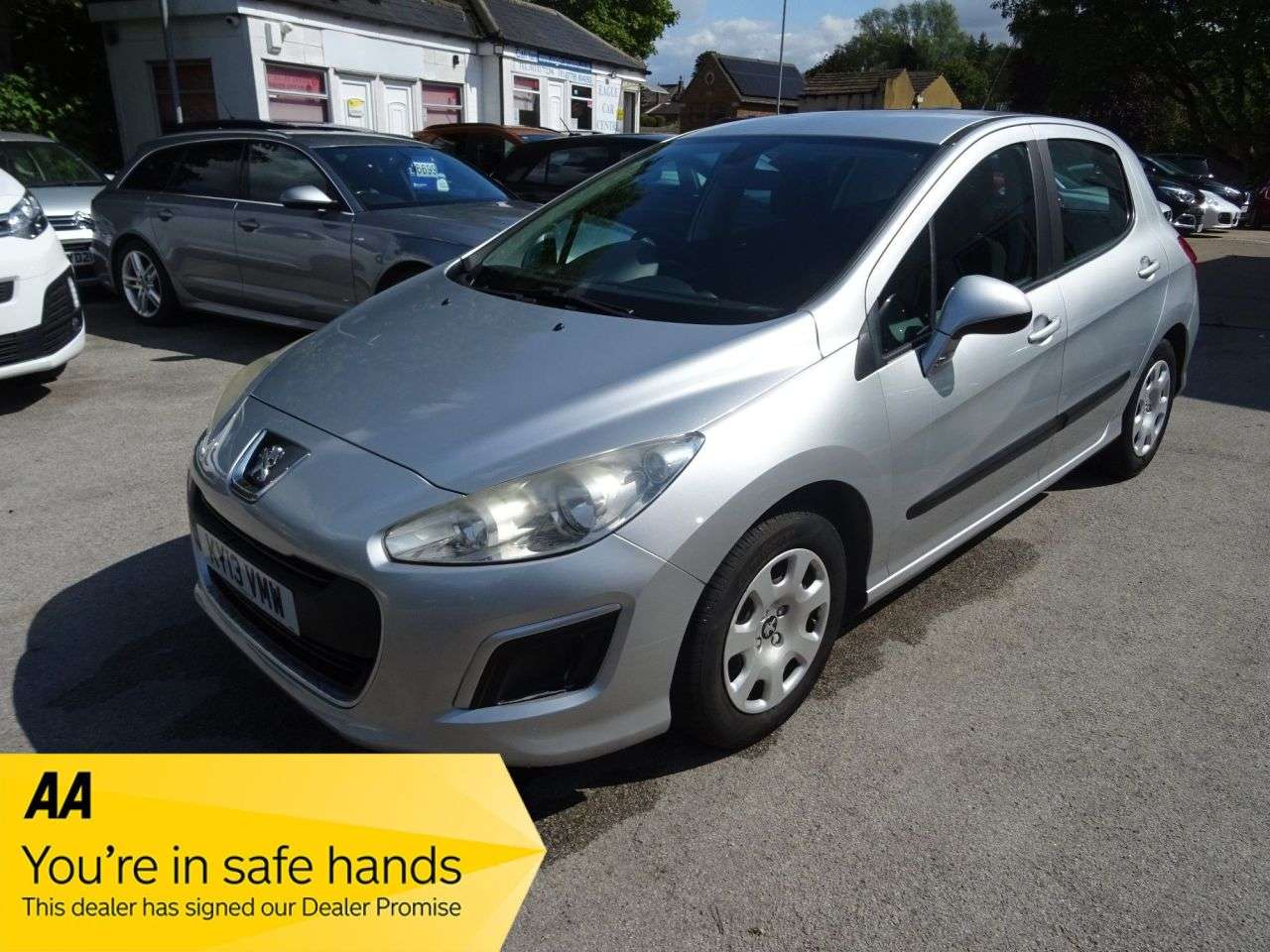 A 2013 PEUGEOT 308 1.6 HDi Access Hatchback 5dr Diesel Manual Euro 5 (92 ps) A 2013 PEUGEOT 308 1.6 HDi Access Hatchback 5dr Diesel Manual Euro 5 (92 ps)