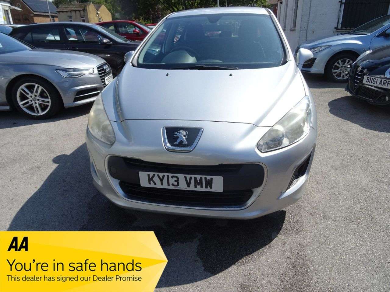 A 2013 PEUGEOT 308 1.6 HDi Access Hatchback 5dr Diesel Manual Euro 5 (92 ps) A 2013 PEUGEOT 308 1.6 HDi Access Hatchback 5dr Diesel Manual Euro 5 (92 ps)