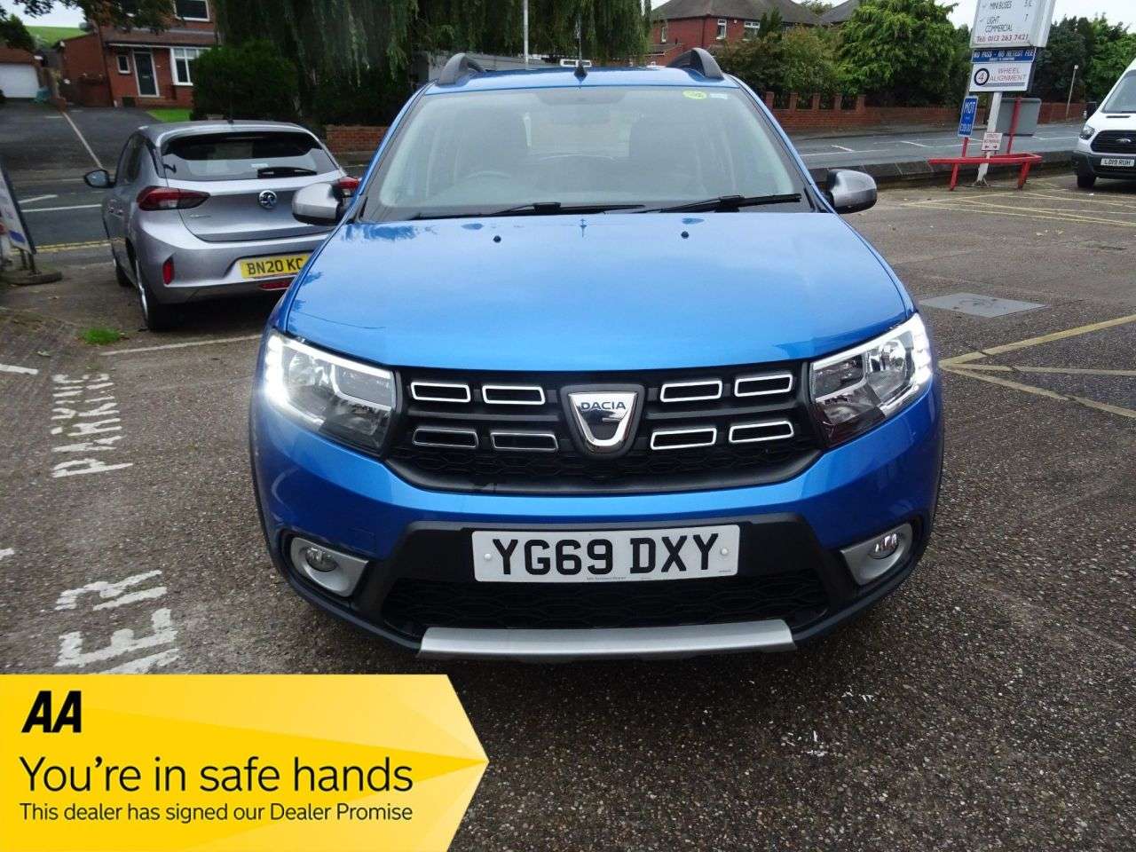 A 2019 DACIA SANDERO STEPWAY 0.9 TCe Comfort Hatchback 5dr Petrol Manual Euro 6 (s/s) (90 ps) A 2019 DACIA SANDERO STEPWAY 0.9 TCe Comfort Hatchback 5dr Petrol Manual Euro 6 (s/s) (90 ps)