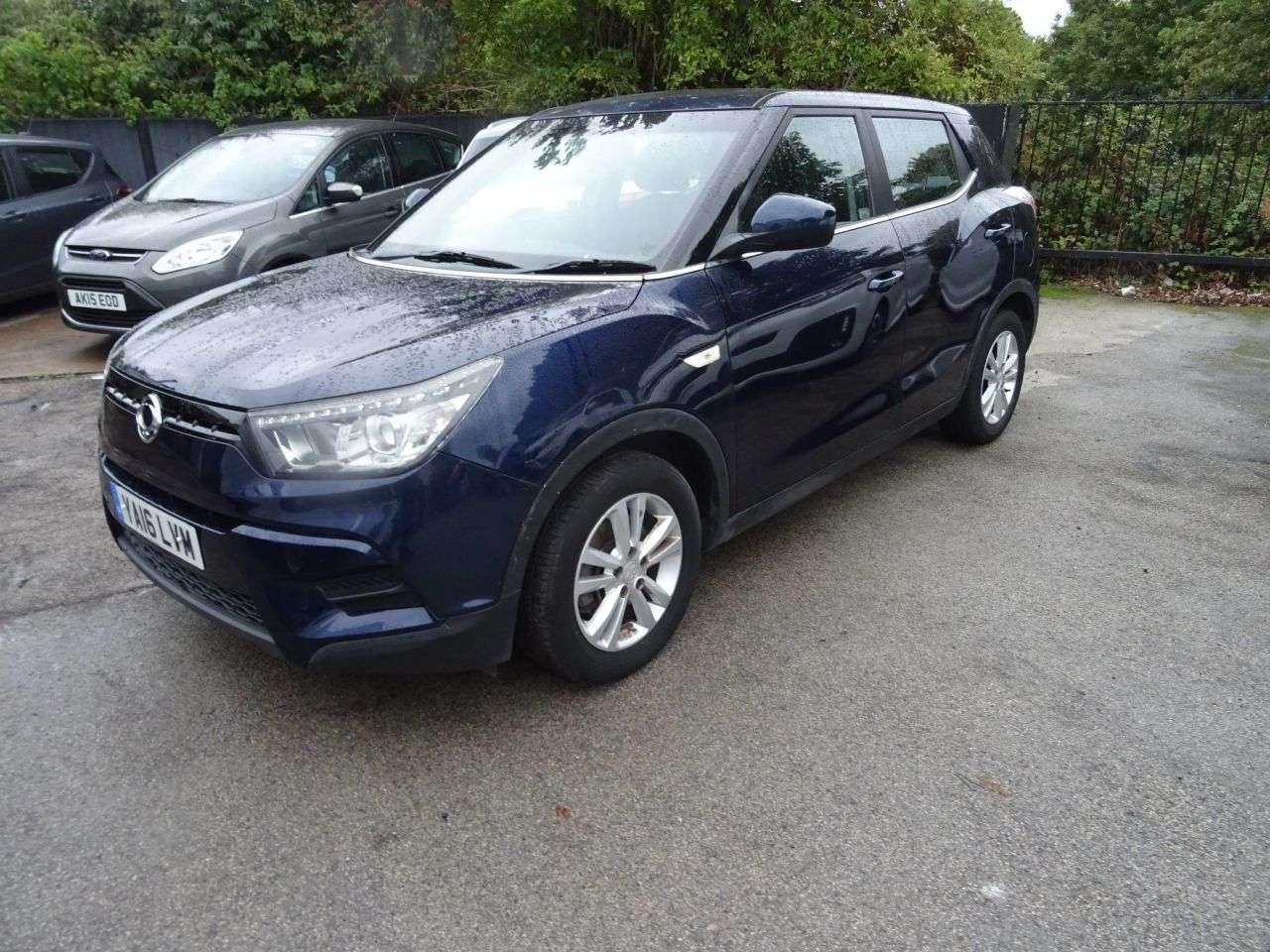 A 2016 SSANGYONG TIVOLI 1.6 e-XGi SE SUV 5dr Petrol Manual Euro 6 (s/s) (128 ps) A 2016 SSANGYONG TIVOLI 1.6 e-XGi SE SUV 5dr Petrol Manual Euro 6 (s/s) (128 ps)