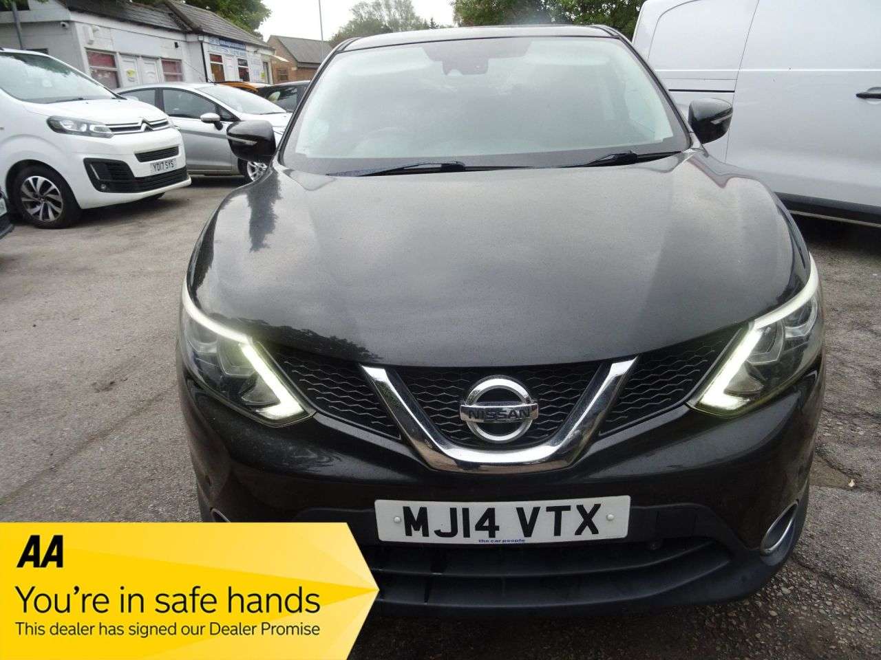 A 2014 NISSAN QASHQAI 1.2 DIG-T Acenta Premium SUV 5dr Petrol Manual 2WD Euro 5 (s/s) (115 ps) FU A 2014 NISSAN QASHQAI 1.2 DIG-T Acenta Premium SUV 5dr Petrol Manual 2WD Euro 5 (s/s) (115 ps) FU
