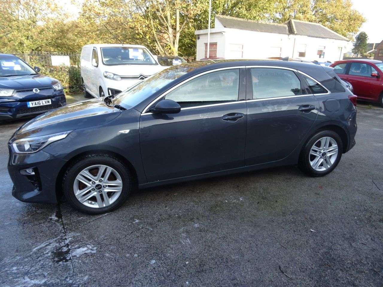 A 2019 KIA CEED 1.6 CRDi ECO 2 Hatchback 5dr Diesel Manual Euro 6 (s/s) (114 bhp) BEST COLO A 2019 KIA CEED 1.6 CRDi ECO 2 Hatchback 5dr Diesel Manual Euro 6 (s/s) (114 bhp) BEST COLO