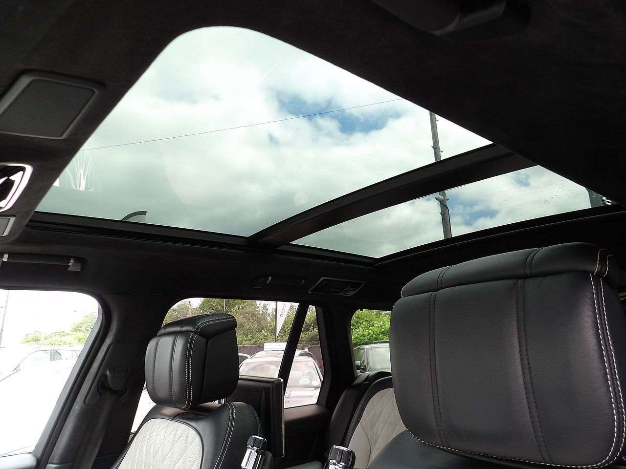 A 2019 LAND ROVER RANGE ROVER 5.0 V8 SVAUTOBIOGRAPHY DYNAMIC 5d 558 BHP FULLY EQUIPPED+MATT BLUE PAINT A 2019 LAND ROVER RANGE ROVER 5.0 V8 SVAUTOBIOGRAPHY DYNAMIC 5d 558 BHP FULLY EQUIPPED+MATT BLUE PAINT