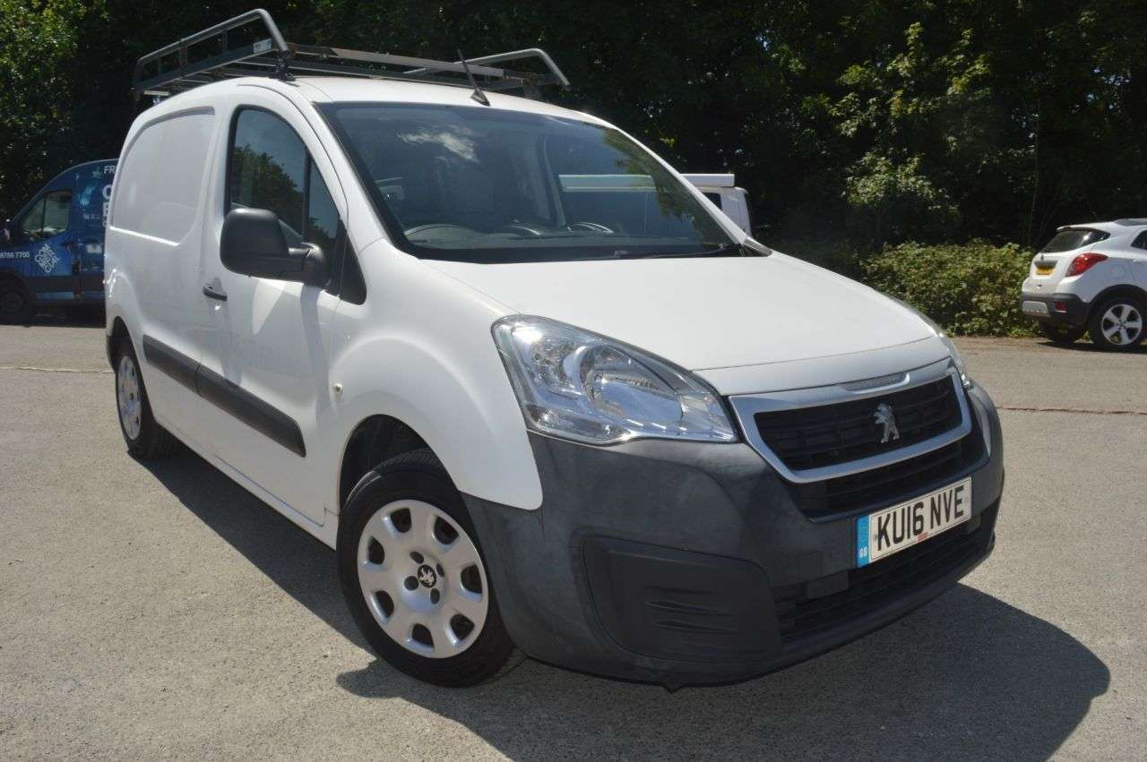 A 2016 PEUGEOT PARTNER 1.6 HDi 850 Professional Panel Van 4dr Diesel Manual L1 (132 g/km, 90 bhp) A 2016 PEUGEOT PARTNER 1.6 HDi 850 Professional Panel Van 4dr Diesel Manual L1 (132 g/km, 90 bhp)