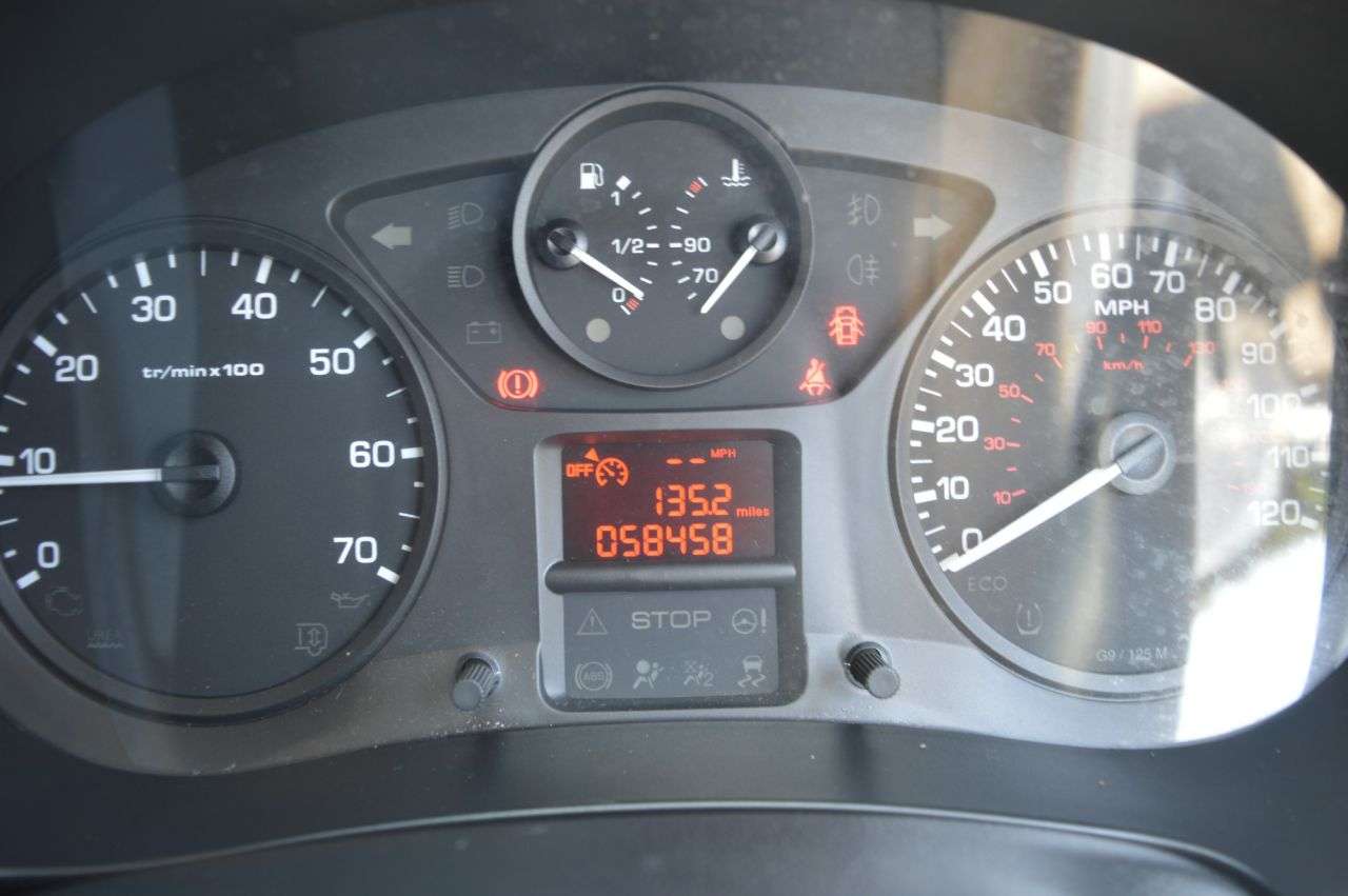 A 2016 PEUGEOT PARTNER 1.6 HDi 850 Professional Panel Van 4dr Diesel Manual L1 (132 g/km, 90 bhp) A 2016 PEUGEOT PARTNER 1.6 HDi 850 Professional Panel Van 4dr Diesel Manual L1 (132 g/km, 90 bhp)