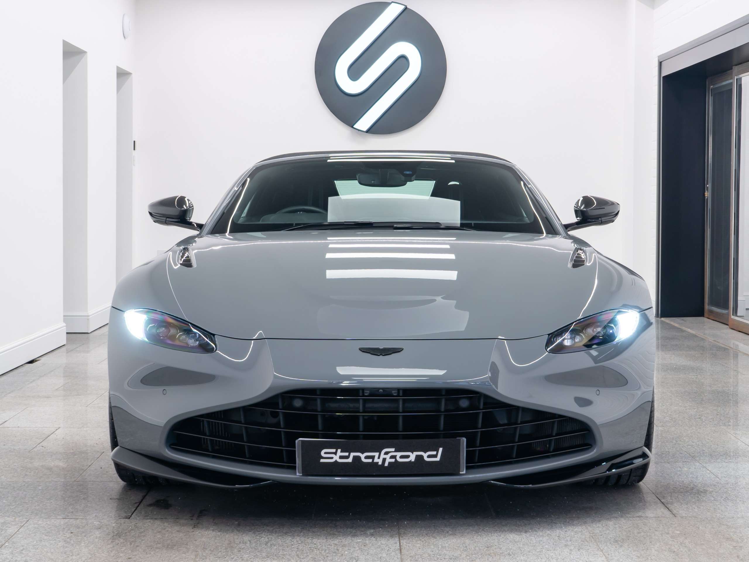 null ASTON MARTIN VANTAGE null ASTON MARTIN VANTAGE