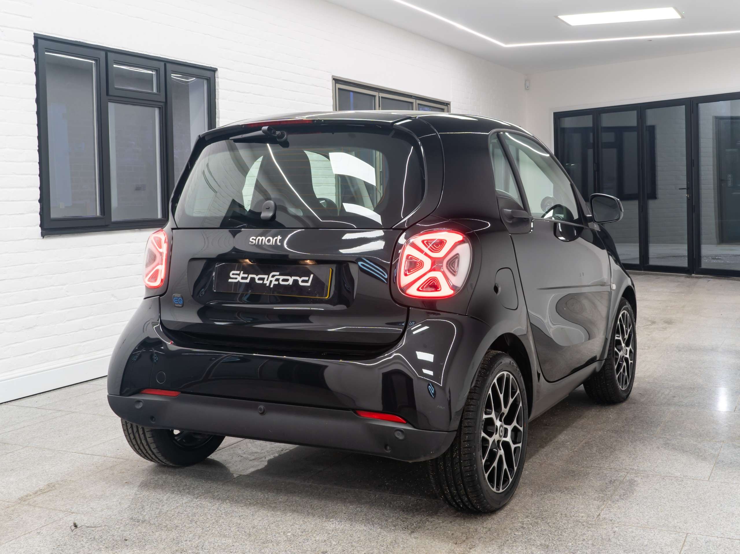 A 2022 SMART FORTWO 17.6kWh Prime Exclusive Coupe 2dr Electric Auto (22kW Charger) (82 ps) A 2022 SMART FORTWO 17.6kWh Prime Exclusive Coupe 2dr Electric Auto (22kW Charger) (82 ps)