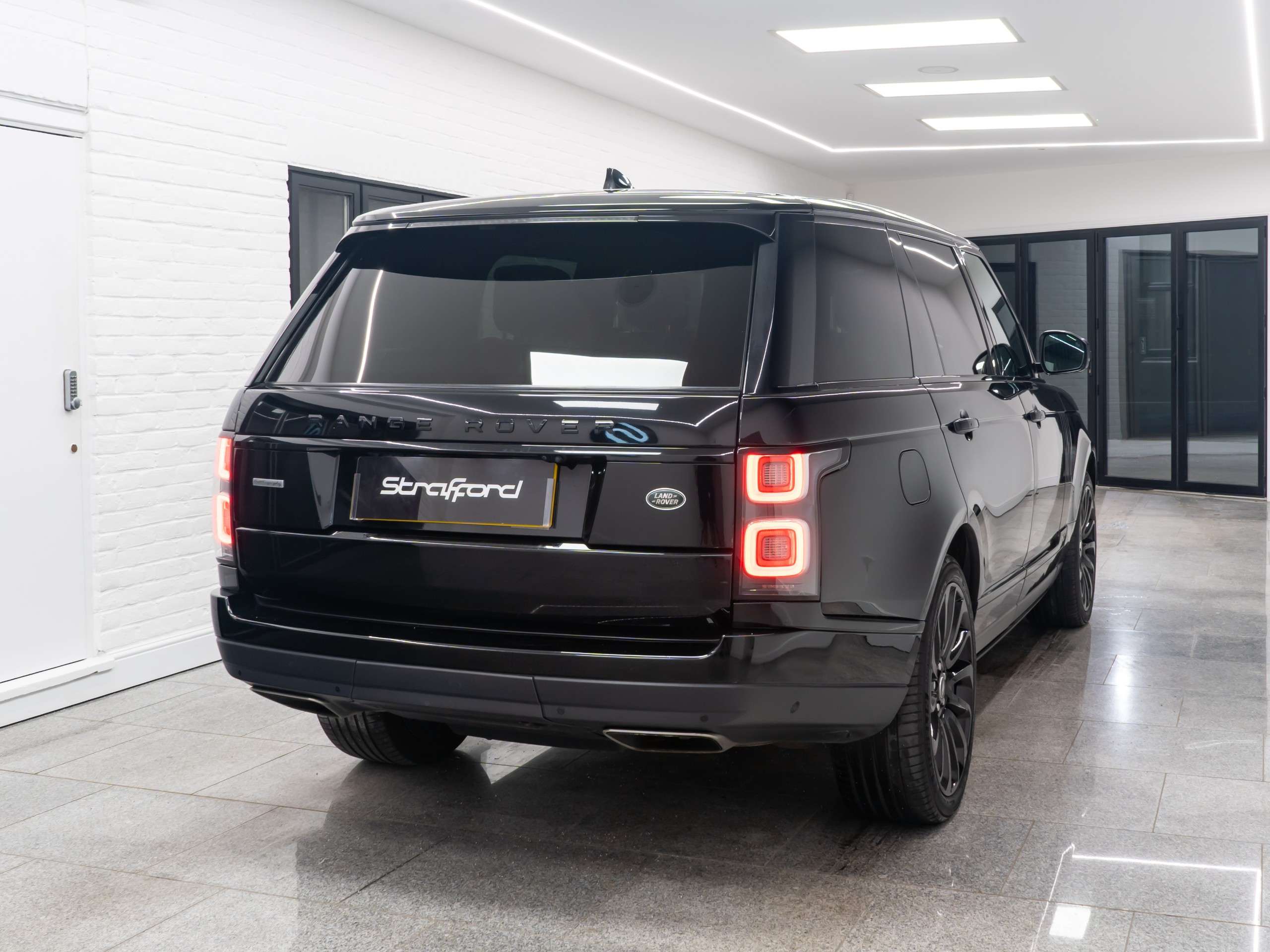 A 2018 LAND ROVER RANGE ROVER 4.4 SD V8 Autobiography SUV 5dr Diesel Auto 4WD Euro 6 (s/s) LWB (339 ps) A 2018 LAND ROVER RANGE ROVER 4.4 SD V8 Autobiography SUV 5dr Diesel Auto 4WD Euro 6 (s/s) LWB (339 ps)