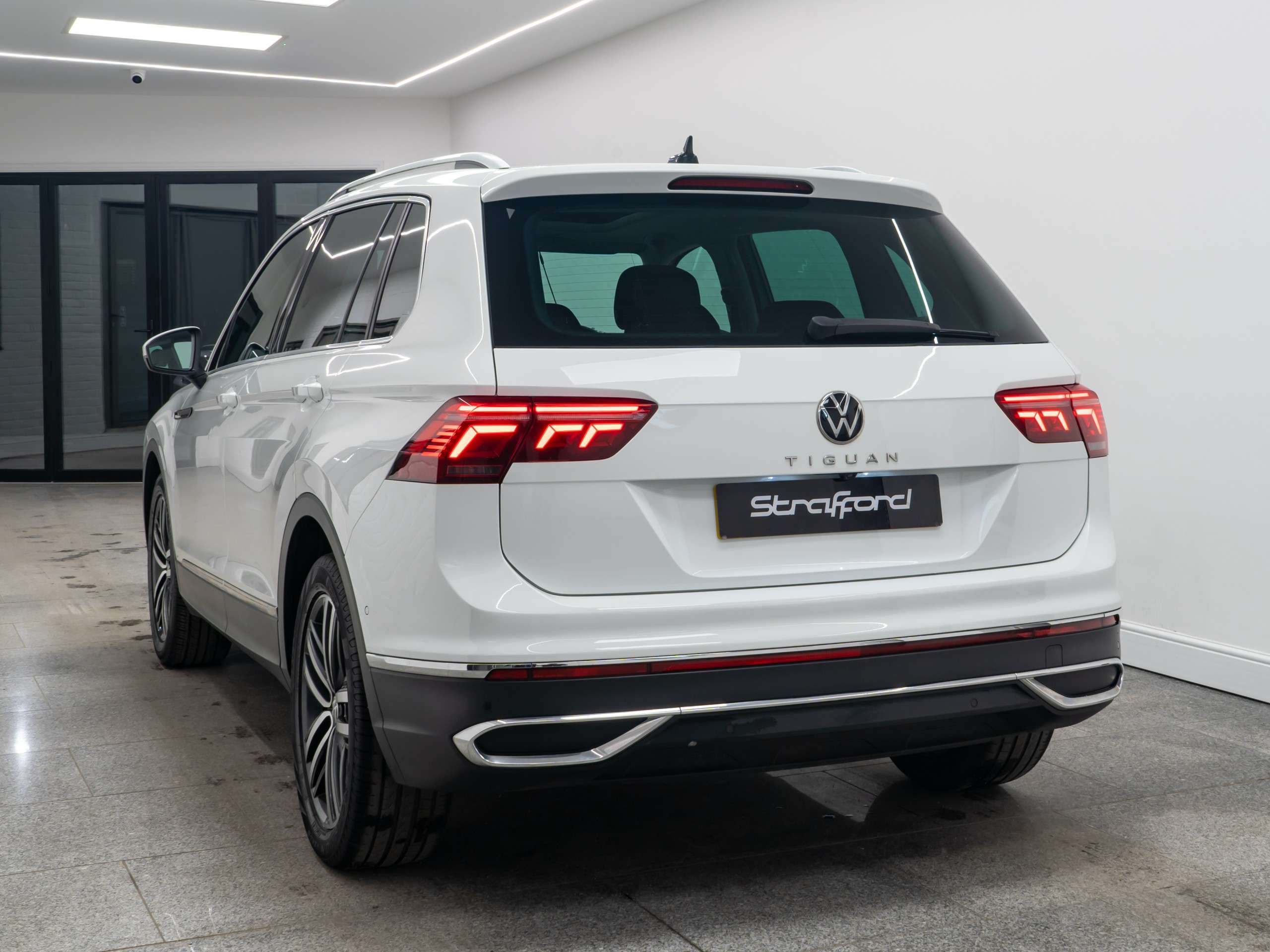 A 2020 VOLKSWAGEN TIGUAN 1.5 TSI Elegance SUV 5dr Petrol DSG Euro 6 (s/s) (150 ps) A 2020 VOLKSWAGEN TIGUAN 1.5 TSI Elegance SUV 5dr Petrol DSG Euro 6 (s/s) (150 ps)