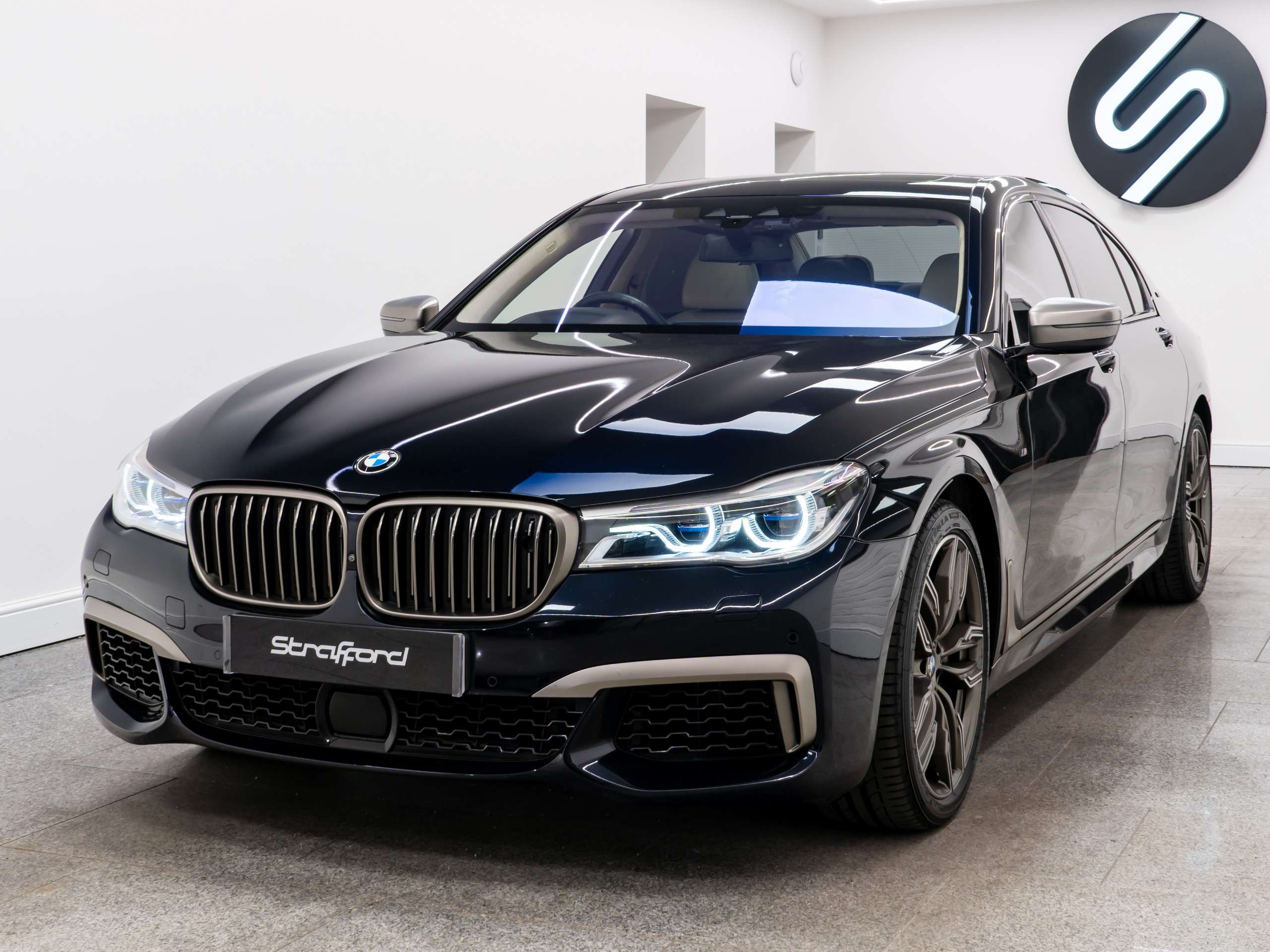 A 2019 BMW 7 SERIES 6.0 M760Li V12 Saloon 4dr Petrol Steptronic Euro 5 (544 ps) A 2019 BMW 7 SERIES 6.0 M760Li V12 Saloon 4dr Petrol Steptronic Euro 5 (544 ps)
