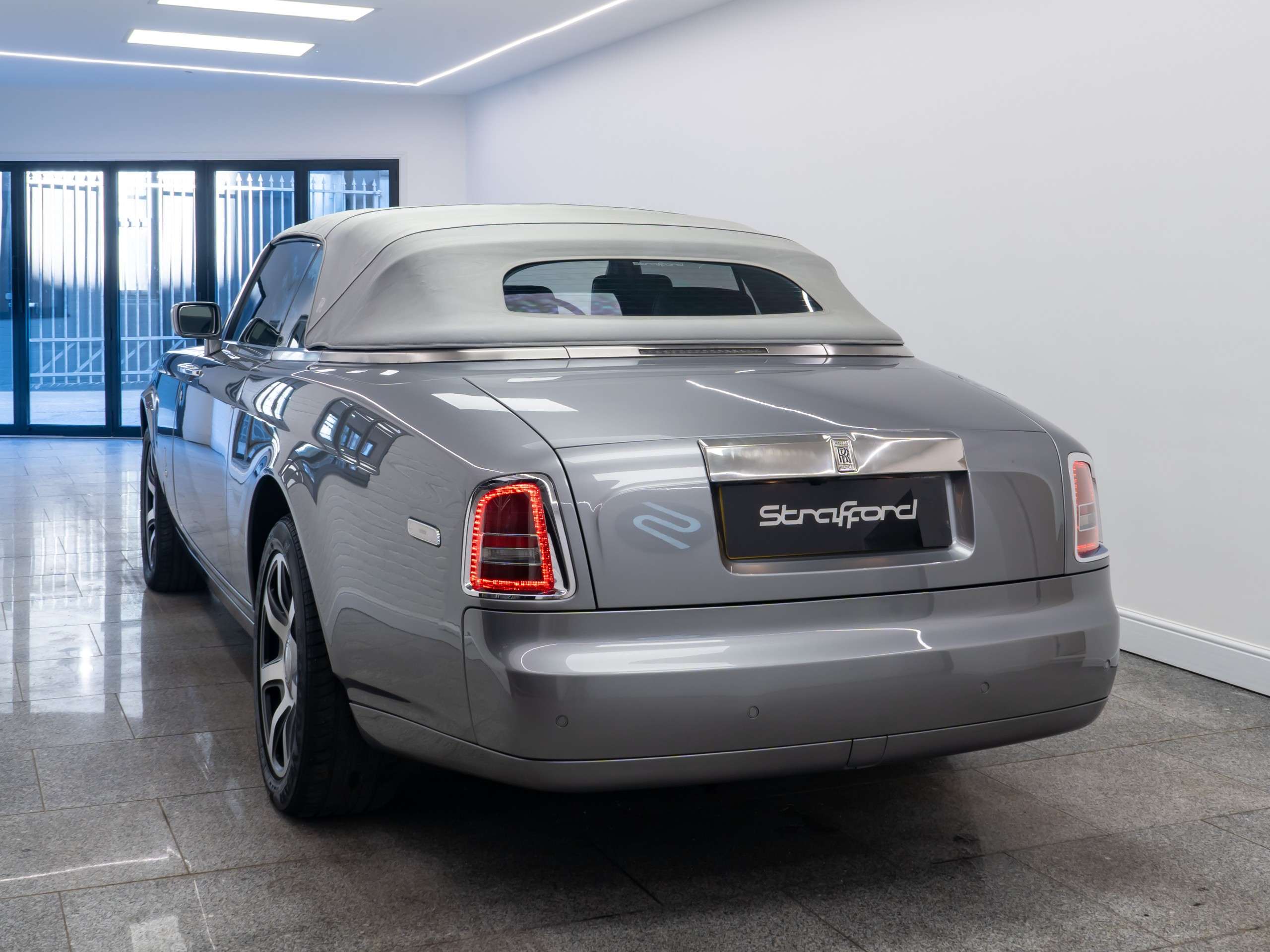 A 2008 ROLLS-ROYCE PHANTOM 2dr Auto A 2008 ROLLS-ROYCE PHANTOM 2dr Auto