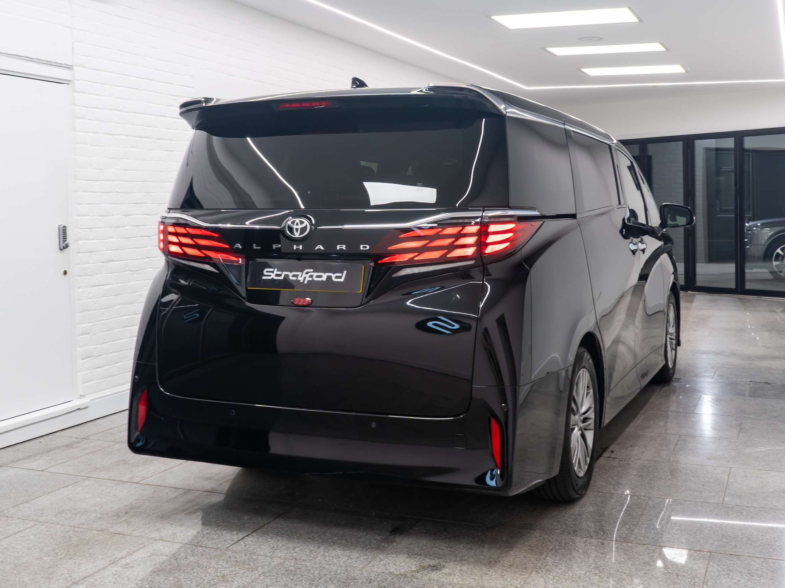 A 2025 TOYOTA ALPHARD A 2025 TOYOTA ALPHARD