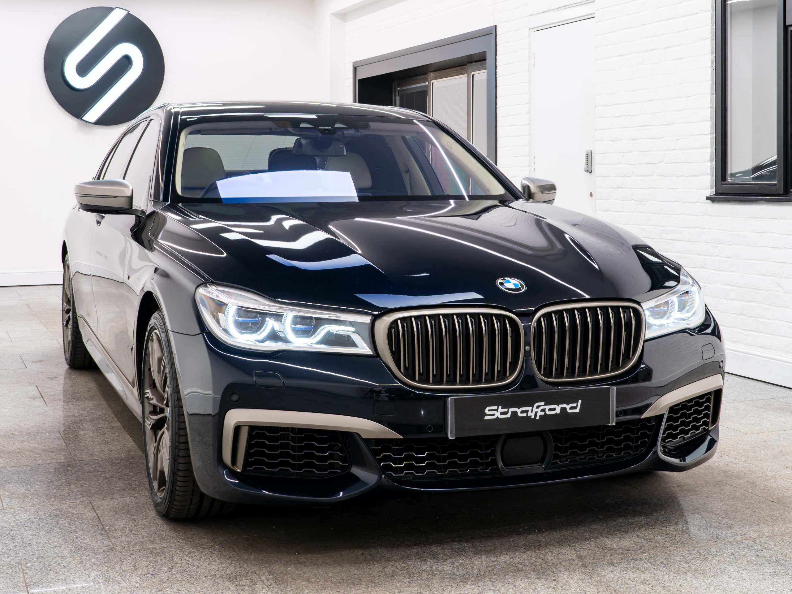A 2019 BMW 7 SERIES 6.0 M760Li V12 Saloon 4dr Petrol Steptronic Euro 5 (544 ps) A 2019 BMW 7 SERIES 6.0 M760Li V12 Saloon 4dr Petrol Steptronic Euro 5 (544 ps)