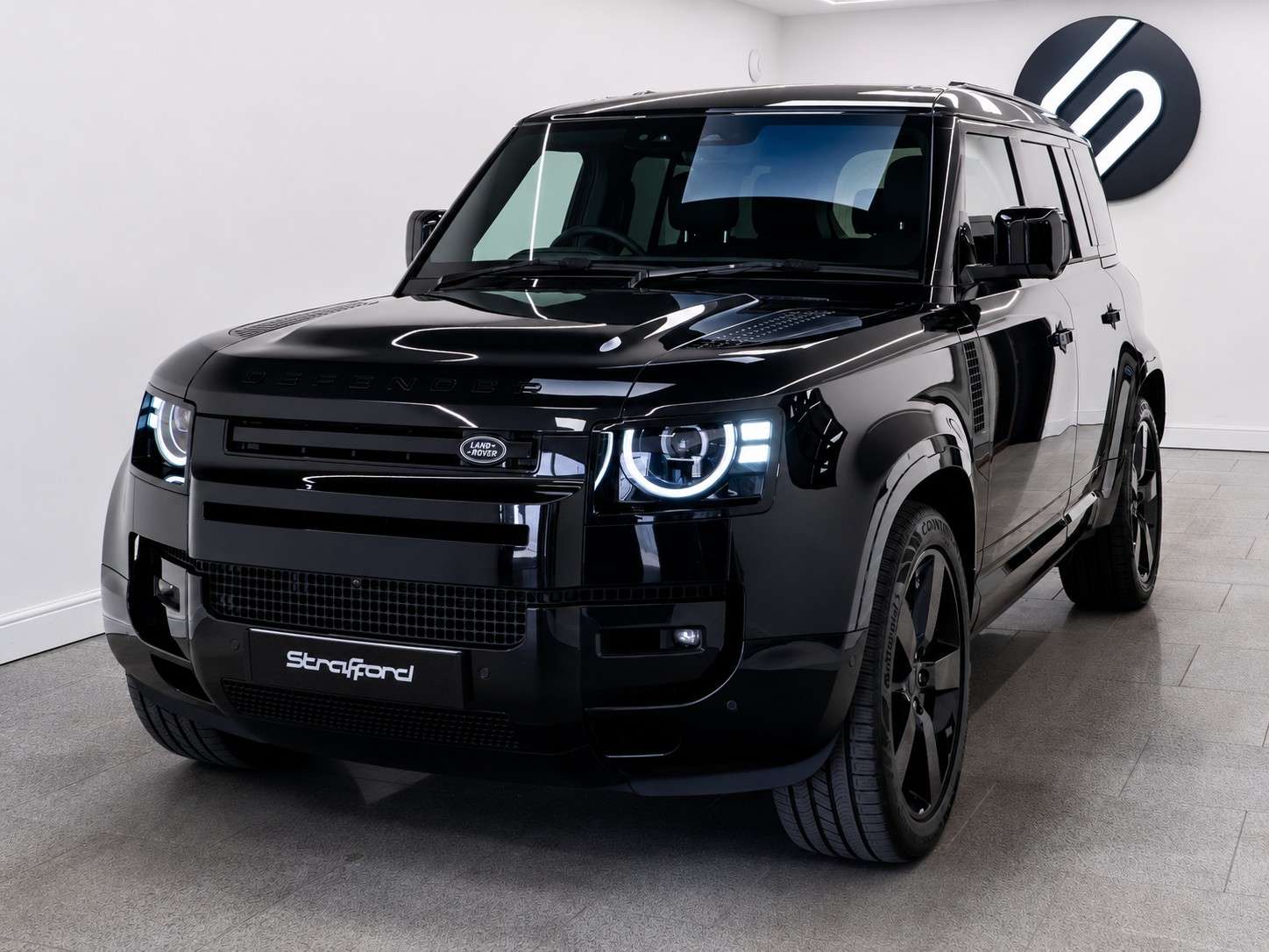 A 2025 LAND ROVER DEFENDER 110 3.0 D350 MHEV X-Dynamic HSE SUV 5dr Diesel Auto 4WD Euro 6 (s/s) (350 ps) A 2025 LAND ROVER DEFENDER 110 3.0 D350 MHEV X-Dynamic HSE SUV 5dr Diesel Auto 4WD Euro 6 (s/s) (350 ps)