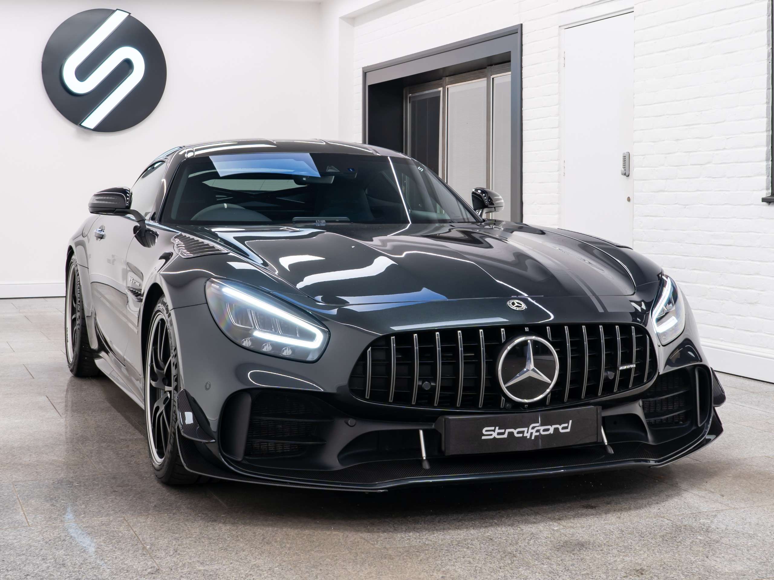 A 2020 MERCEDES-BENZ AMG GT 4.0 V8 BiTurbo R PRO Coupe 2dr Petrol SpdS DCT Euro 6 (s/s) (585 ps) A 2020 MERCEDES-BENZ AMG GT 4.0 V8 BiTurbo R PRO Coupe 2dr Petrol SpdS DCT Euro 6 (s/s) (585 ps)